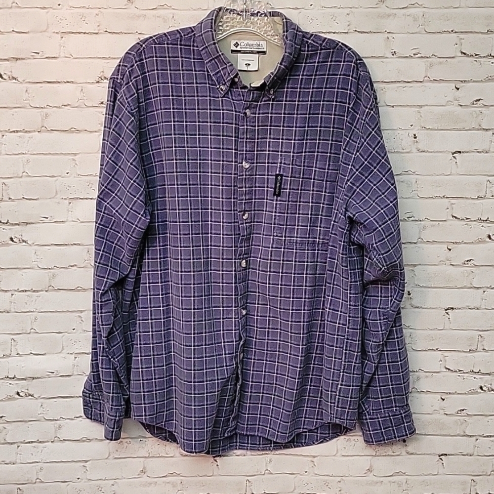 Columbia Men's Blue Plaid Flannel, Long-Sleeved, Button-Down Shirt, Size Large.